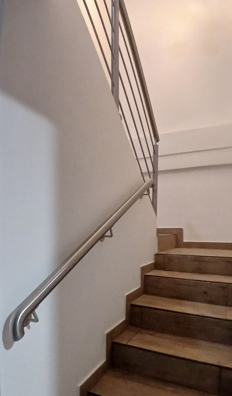 Pasamanos de pared minimalista