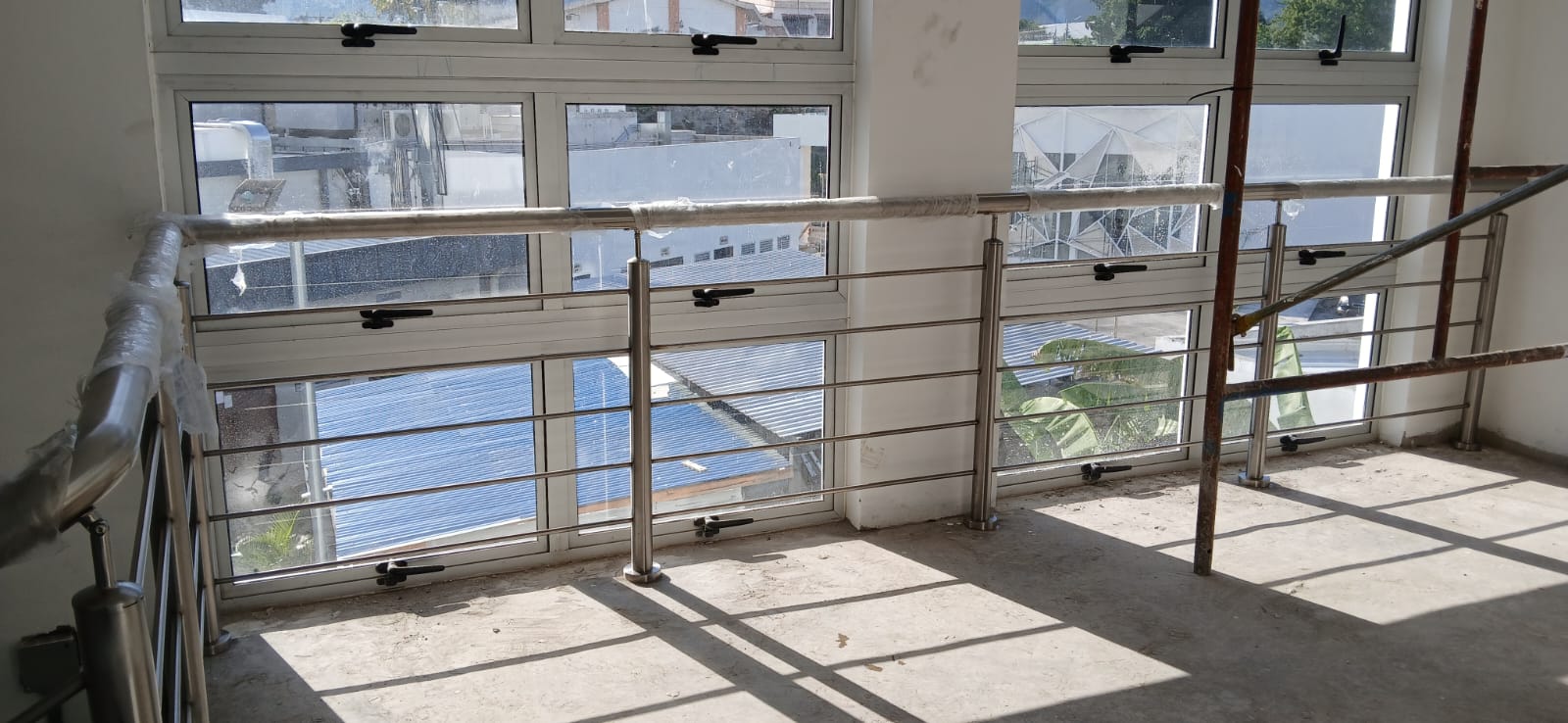 Barandal horizontal en construcción