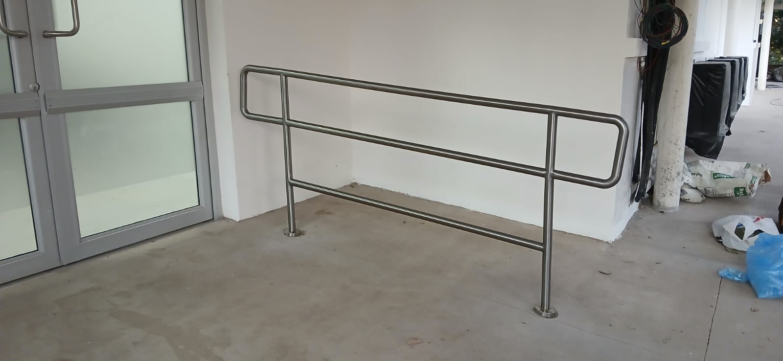 Barandal tubular exterior recto