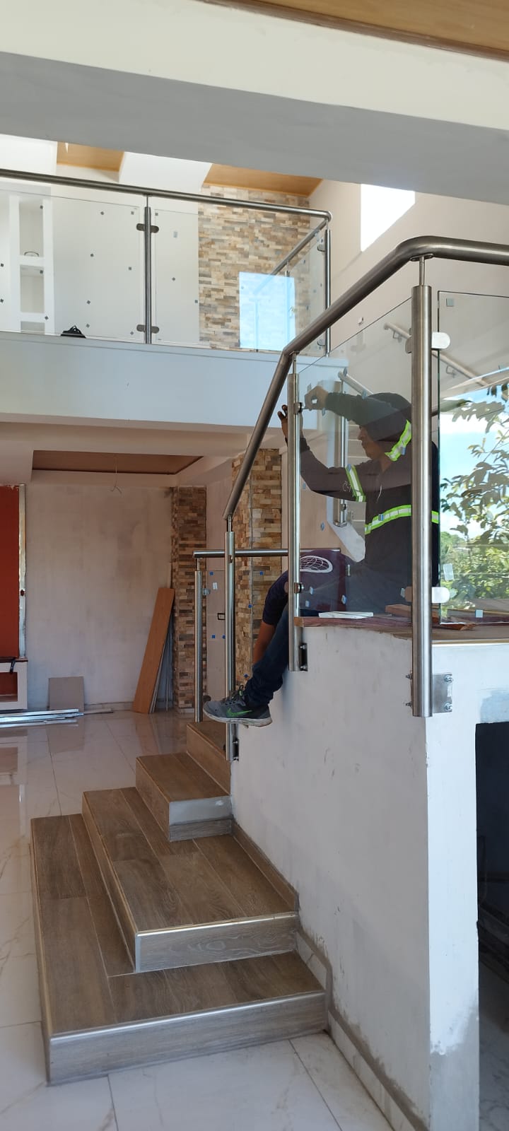 Instalación de barandal en casa